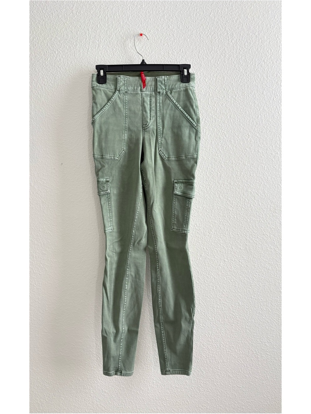 Like new! SPANX Sage Green Twill Skinny Cargo Pants sz SM